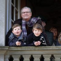 Enrique de Dinamarca con sus nietos Christian, Isabel y Félix en la cacería Hubertus