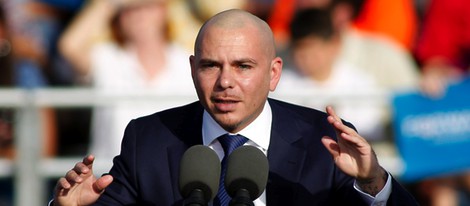 Pitbull da un discurso a favor de Obama