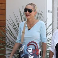 Sharon Stone con un bolso estampado con el rostro de Barack Obama