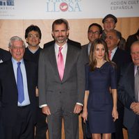 Mario Vargas Llosa y los Príncipes de Asturias en la inauguración de 'El Canon del Boom'