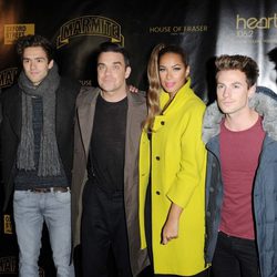 Leona Lewis, Robbie Williams y los Lawson encendiendo las luces de Navidad de Londres