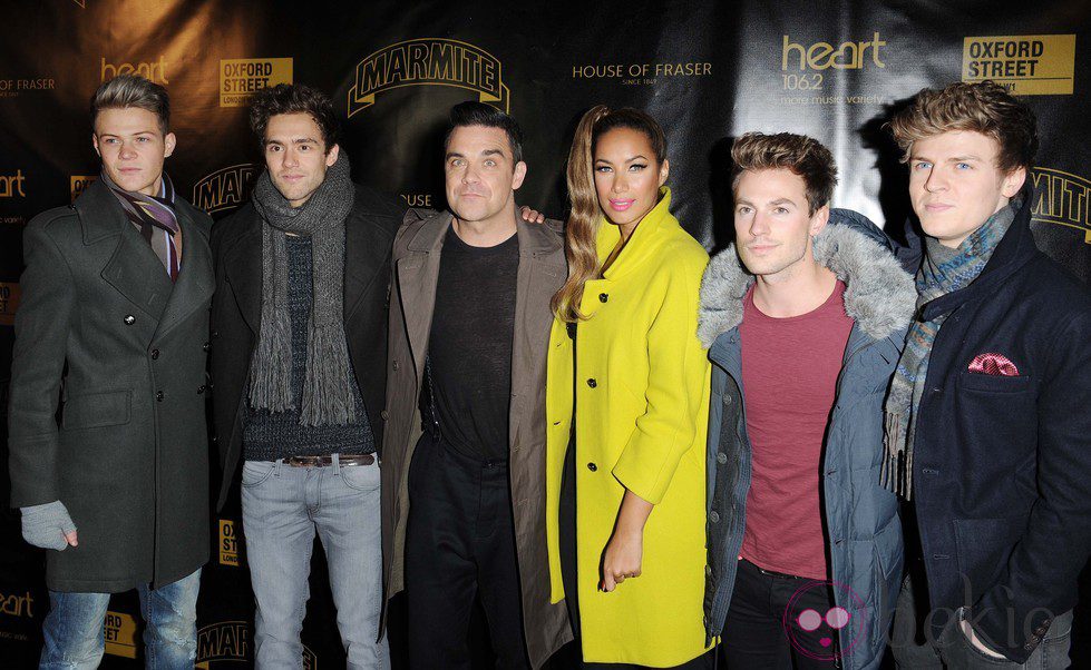 Leona Lewis, Robbie Williams y los Lawson encendiendo las luces de Navidad de Londres