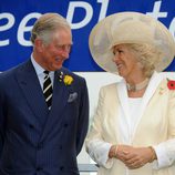 Carlos de Inglaterra y Camilla Parker, muy cómplices en la Melbourne Cup 2012