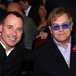 David Furnish y Elton John en la gala Music Industry Trusts Awards 2012