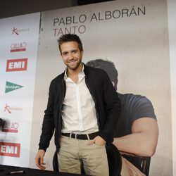 Pablo Alborán en la firma de discos de 'Tanto' en Madrid