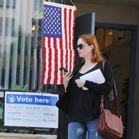 Christina Hendricks ejerce su derecho a voto