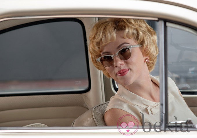 Scarlett Johansson en el coche en 'Hitchcock'