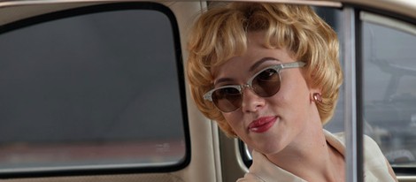 Scarlett Johansson en el coche en 'Hitchcock'