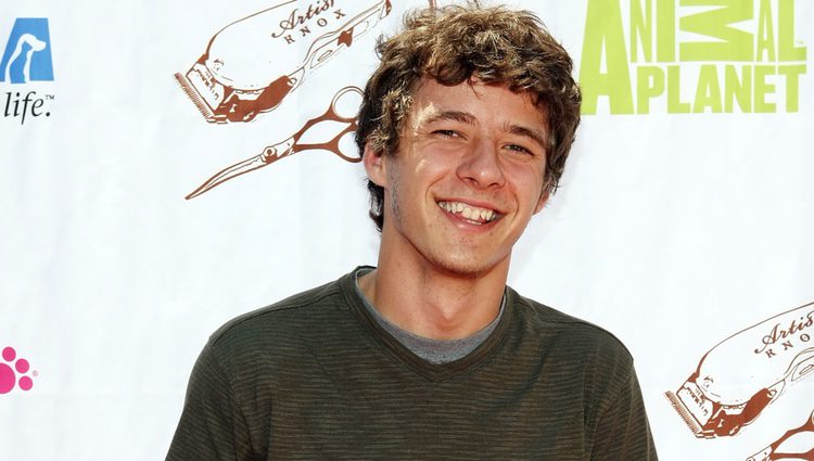 Matthew Underwood posa sonriente en un photocall 