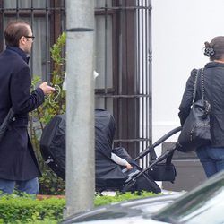 Victoria y Daniel de Suecia con la Princesa Estela en Marbella