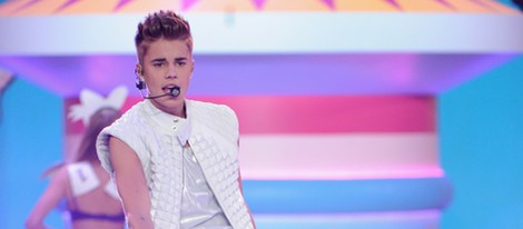 Justin Bieber actuando en el Victoria's Secret Fashion Show 2012