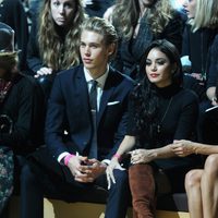 Vanessa Hudgens y Austin Butler en el front row del Victoria's Secret Fashion Show 2012