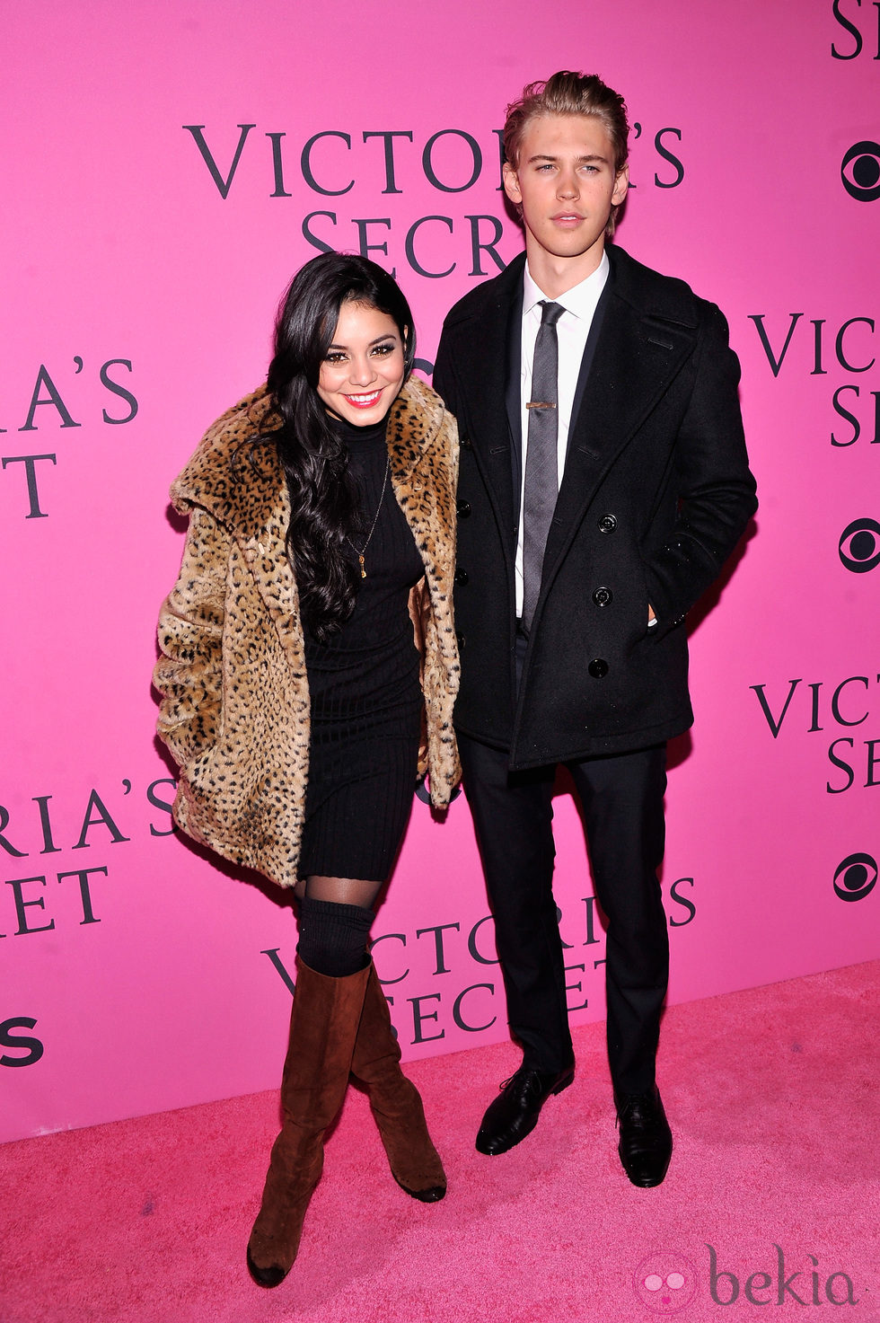 Vanessa Hudgens con su novio en el desfile de Victoria´s Secret