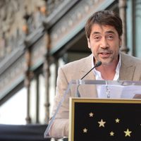 Javier Bardem agradece su estrella de la Fama de Hollywood a familia y amigos