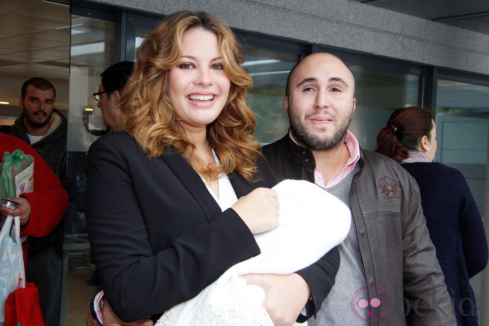 Kiko Rivera y Jessica Bueno, muy felices en la presentación de su hijo Francisco