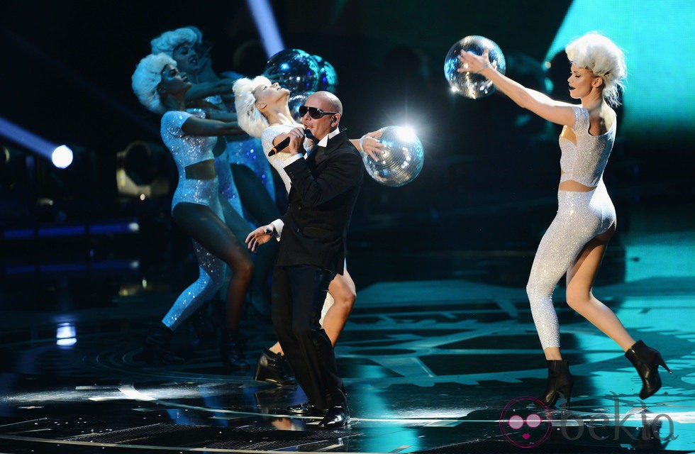 PitBull actuando en la ceremonia de los MTV Europe Music Awards 2012