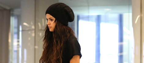 Selena Gomez por el aeropuerto en Los Angeles