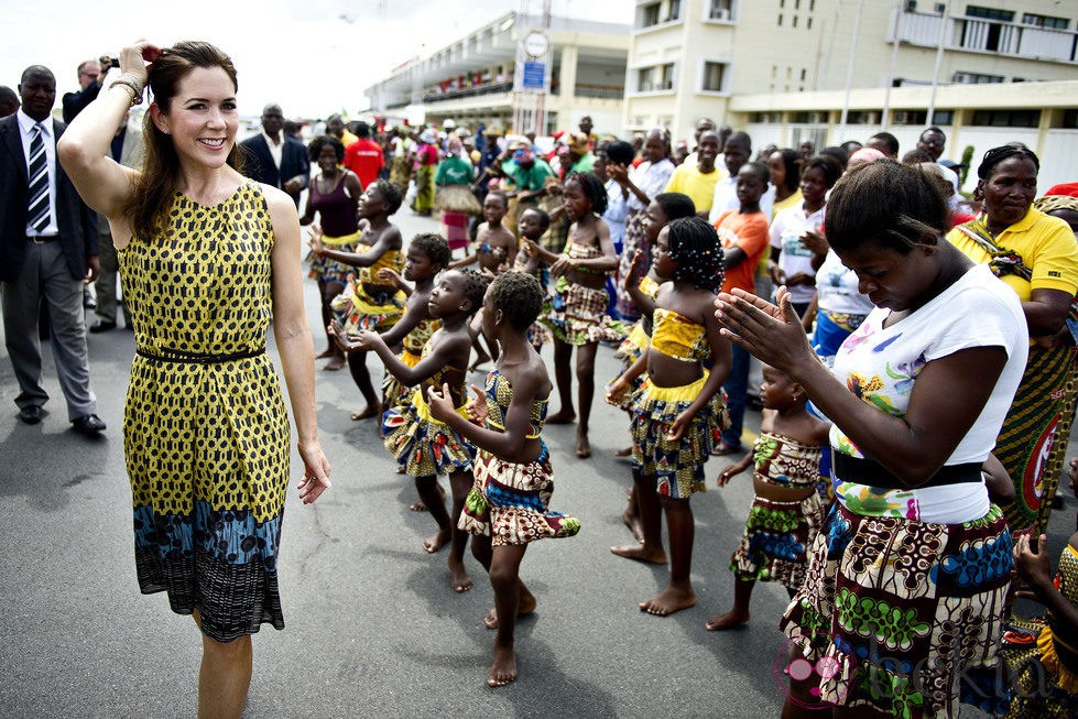 Mary de Dinamarca durante su visita a Mozambique