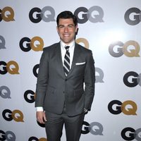 Max Greenfield en la fiesta GQ Hombres del Año en Los Angeles