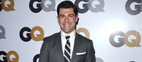 Max Greenfield en la fiesta GQ Hombres del Año en Los Angeles