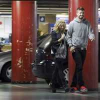 Gerard Piqué y Shakira presumiendo de embarazo en el cine