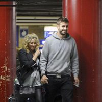 Gerard Piqué y Shakira a la salida del cine en Barcelona