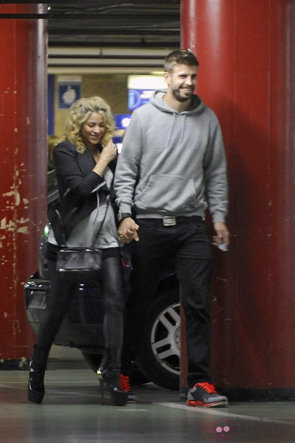 Gerard Piqué y Shakira a la salida del cine en Barcelona