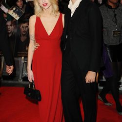 Peaches Geldof y Thomas Cohen en la premiere de 'Amanecer. Parte 2' en Londres