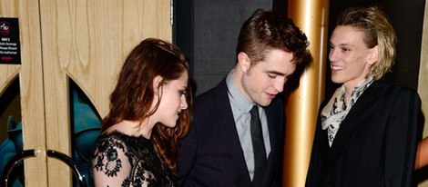 Robert Pattinson y Kristen Stewart, cariñosos estrenando 'Amanecer. Parte 2' en Londres