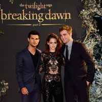 Taylor Lautner, Kristen Stewart y Robert Pattinson estrenan 'Amanecer. Parte 2' en Londres