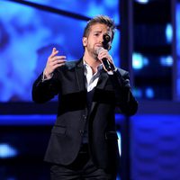 Pablo Alborán actuando en los Grammy Latinos 2012