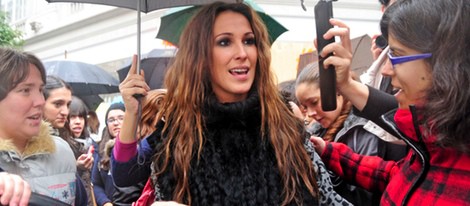 Malú con sus fans durante la promoción de su disco 'Dual'