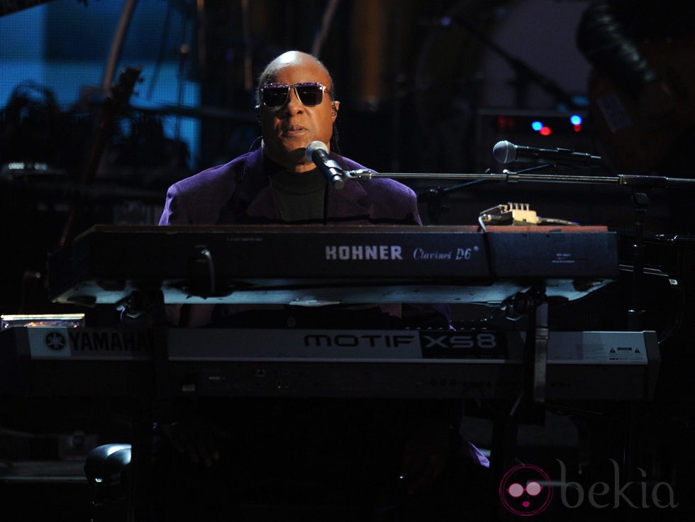 Stevie Wonder tocando en la gala de los American Music Awards 2012