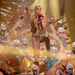 Kesha actuando en los American Music Awards 2012 