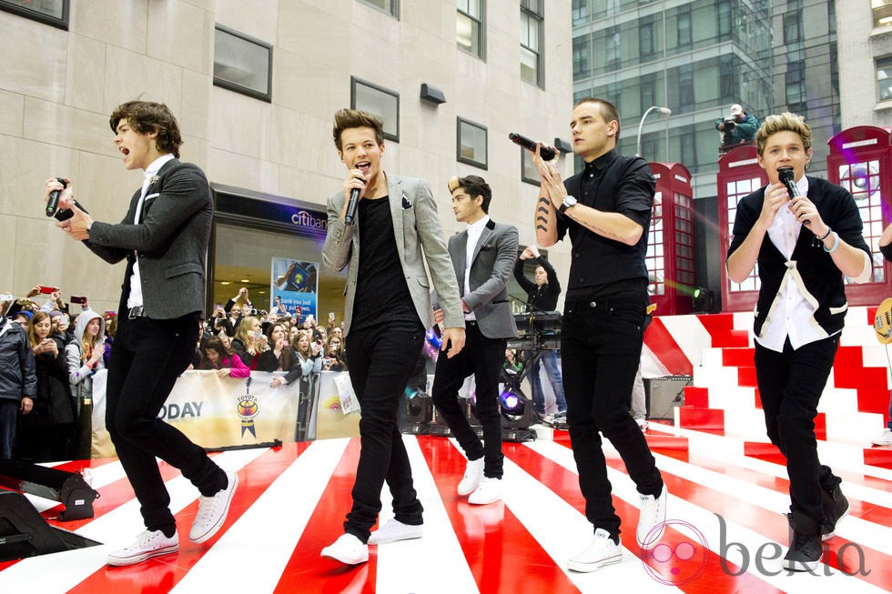 Los chicos de One Direction en plena actuación en Nueva York