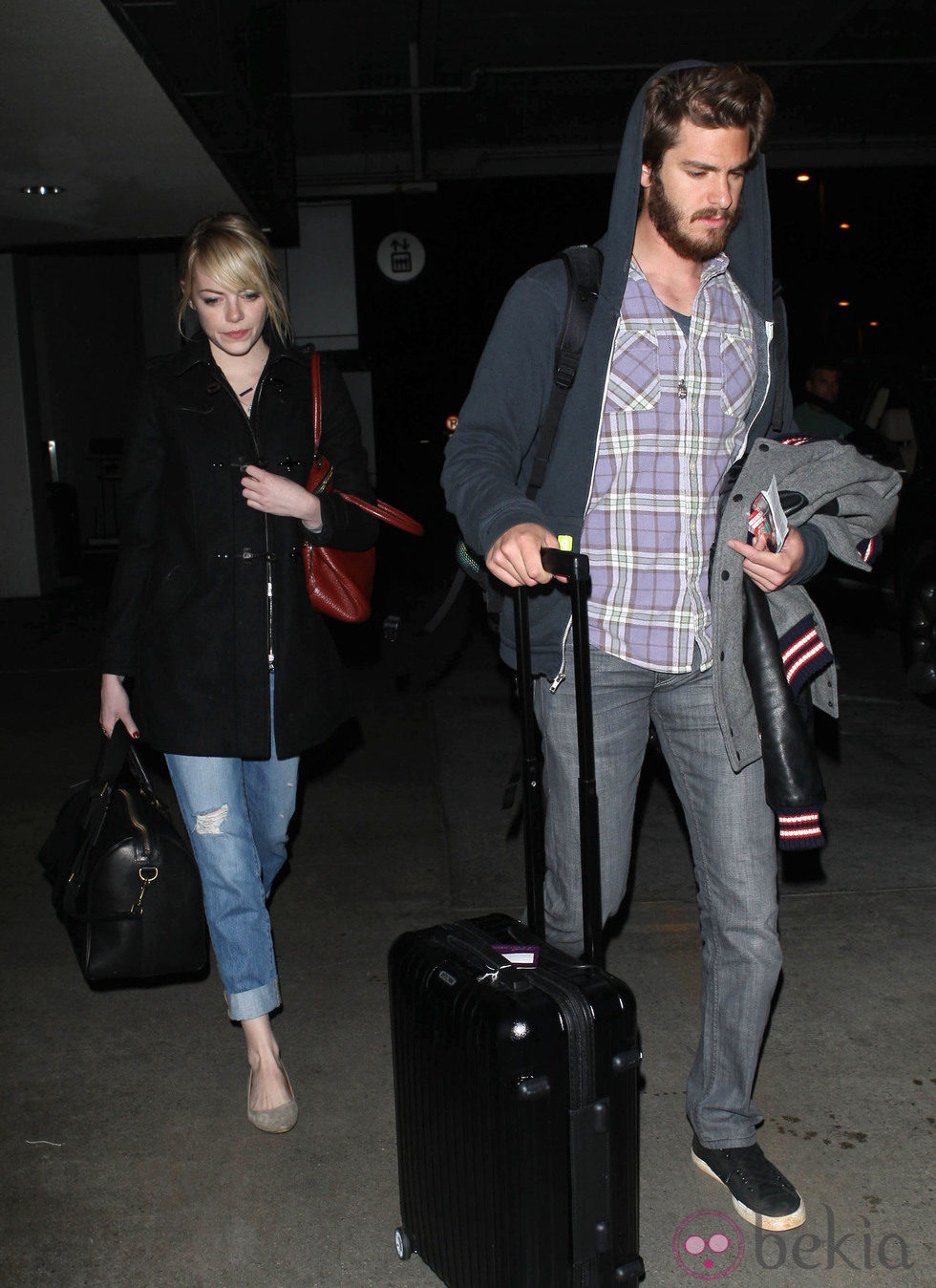 Emma Stone y Andrew Garfield en el aeropuerto de Los Ángeles