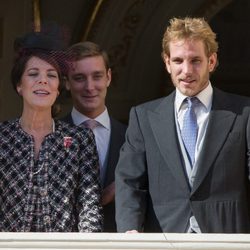 Carolina de Mónaco con Andrea y Pierre Casiraghi desde el balcón el Día Nacional de Mónaco 2012