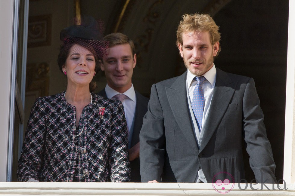 Carolina de Mónaco con Andrea y Pierre Casiraghi desde el balcón el Día Nacional de Mónaco 2012