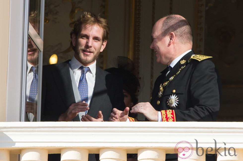 Andrea Casiraghi y Alberto de Mónaco en el balcón del Palacio Real el Día Nacional de Mónaco 2012