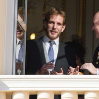 Andrea Casiraghi y Alberto de Mónaco en el balcón del Palacio Real el Día Nacional de Mónaco 2012