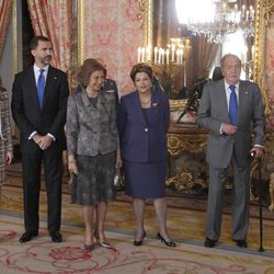 Los Reyes y los Príncipes de Asturias con Dilma Rousseff en el Palacio Real