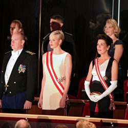 Alberto, Charlene y Carolina de Mónaco y Andrea y Pierre Casiraghi en la gala por el Día Nacional de Mónaco 2012