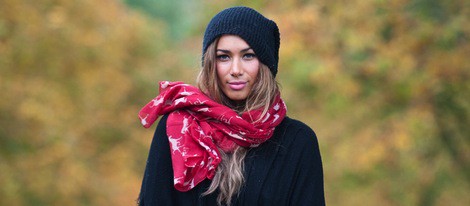 Leona Lewis posa con gorro y bufanda en una sesión fotográfica