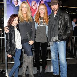 Noah, Brandi, Tish y Billy Ray Cyrus