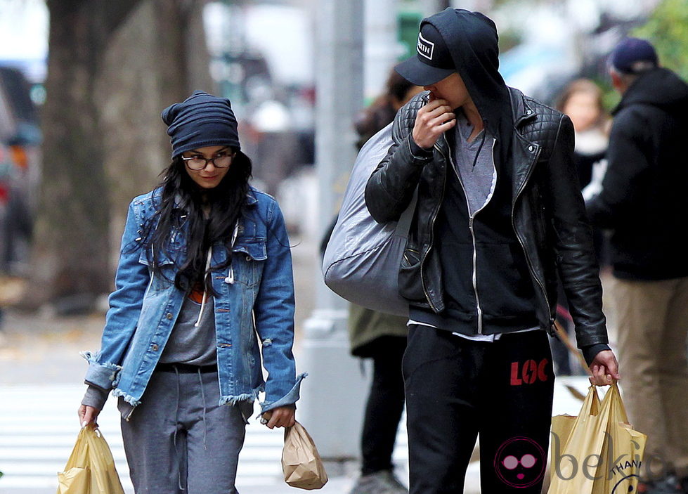 Vanessa Hudgens y Austin Butler paseando por New York