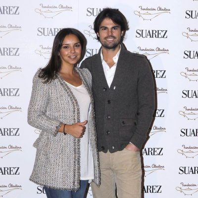 Famosos en la presentación de una pulsera solidaria