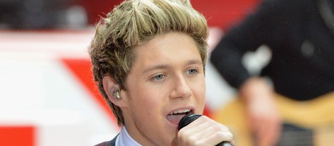 Niall Horan cantando en la Plaza Rockefeller