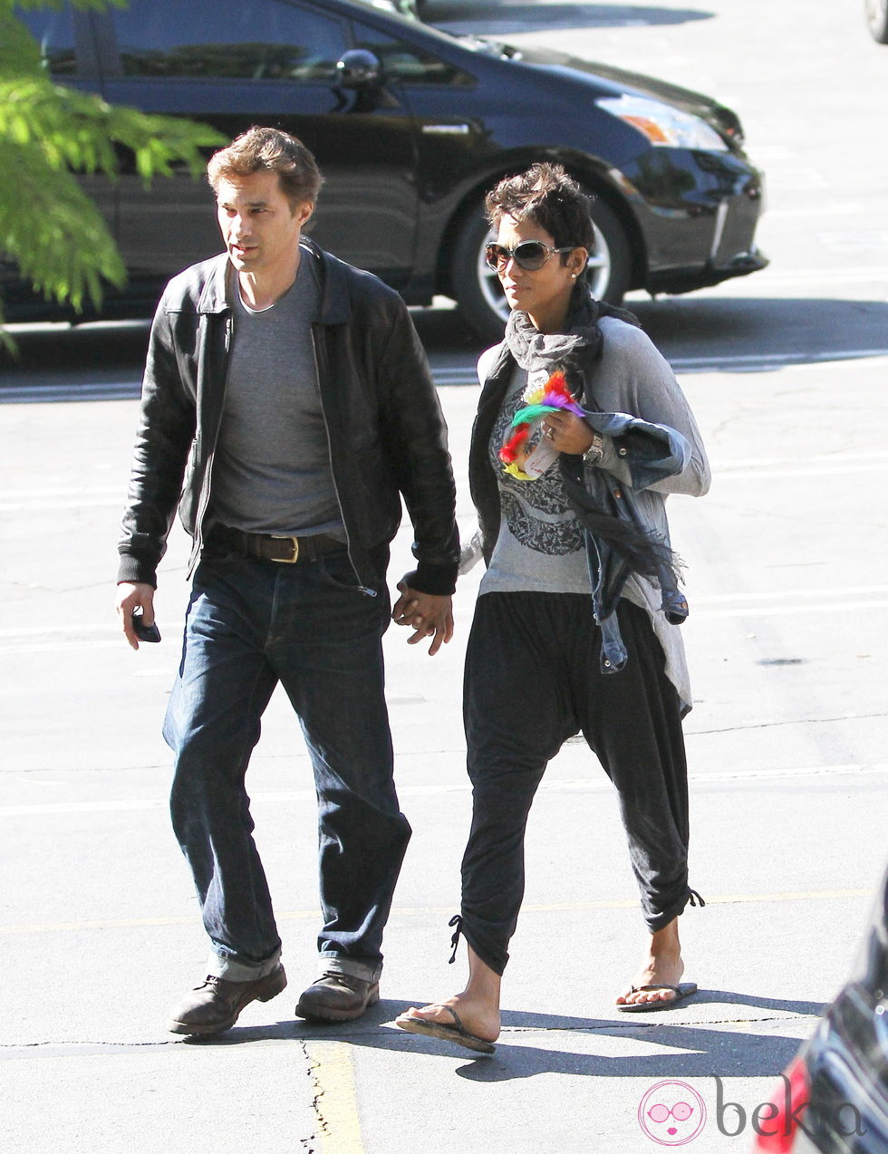 Olivier Martinez y Halle Berry van a recoger a Nahla al colegio