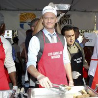 Neil Patrick Harris, solidario en Acción de Gracias 2012