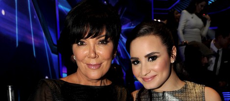 Demi Lovato y Kris Jenner posan en el programa musical 'The X Factor'